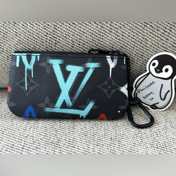 ❌SOLD❌💙❤️Louis Vuitton Monogram Eclipse LV Graffiti Key Pouch Multicolor🖤❤️ - Picture 3 of 9